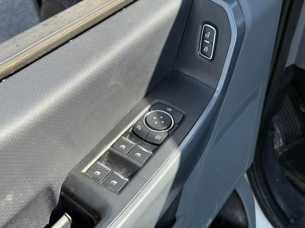 Ford F-150 Vehicle Full-screen Gallery Image 10