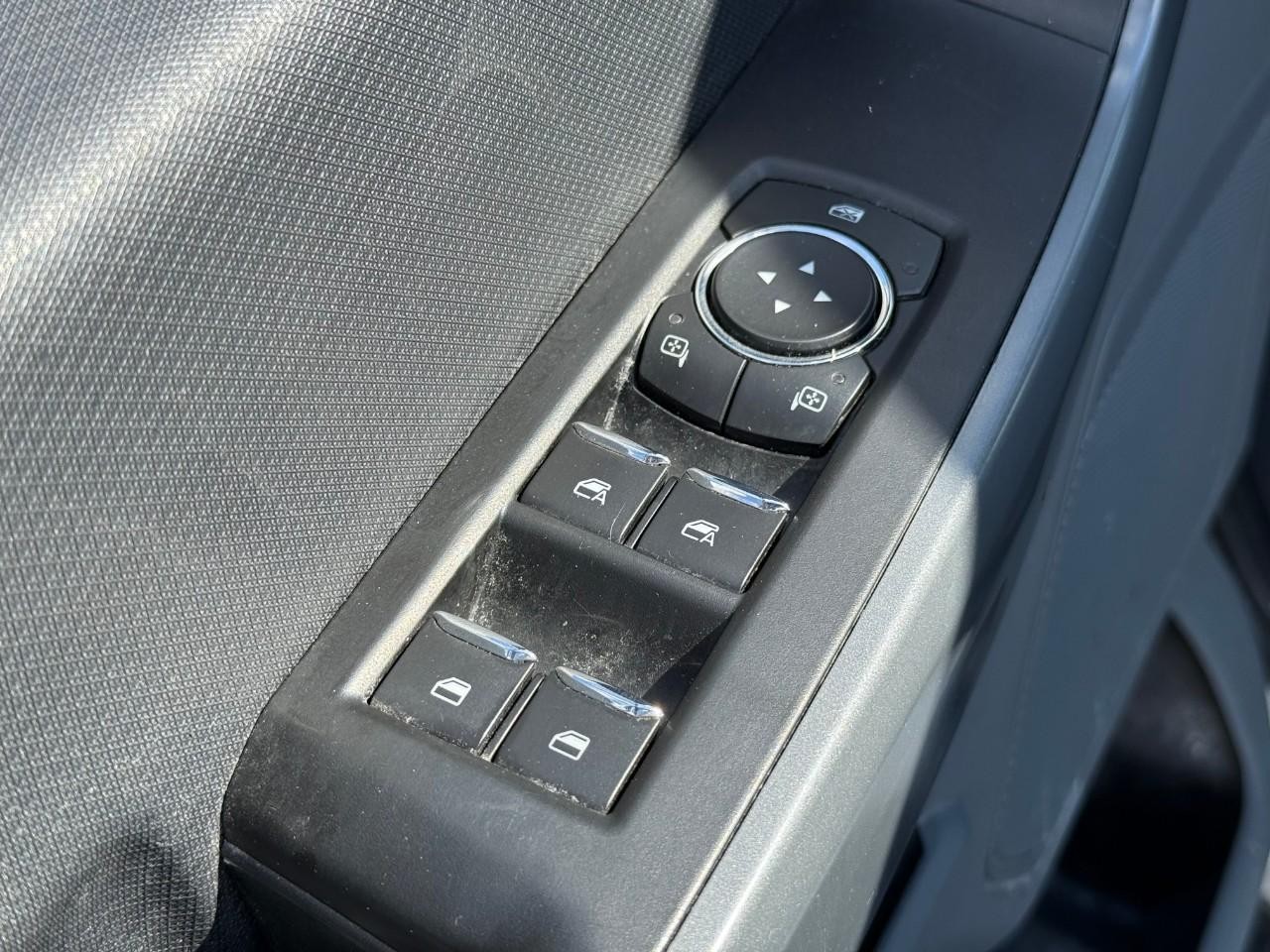 Ford F-150 Vehicle Full-screen Gallery Image 11