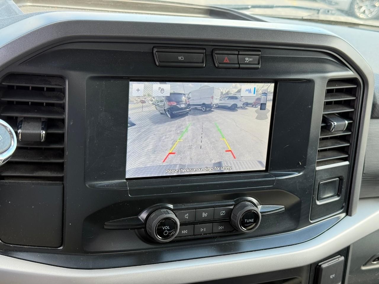 Ford F-150 Vehicle Full-screen Gallery Image 15