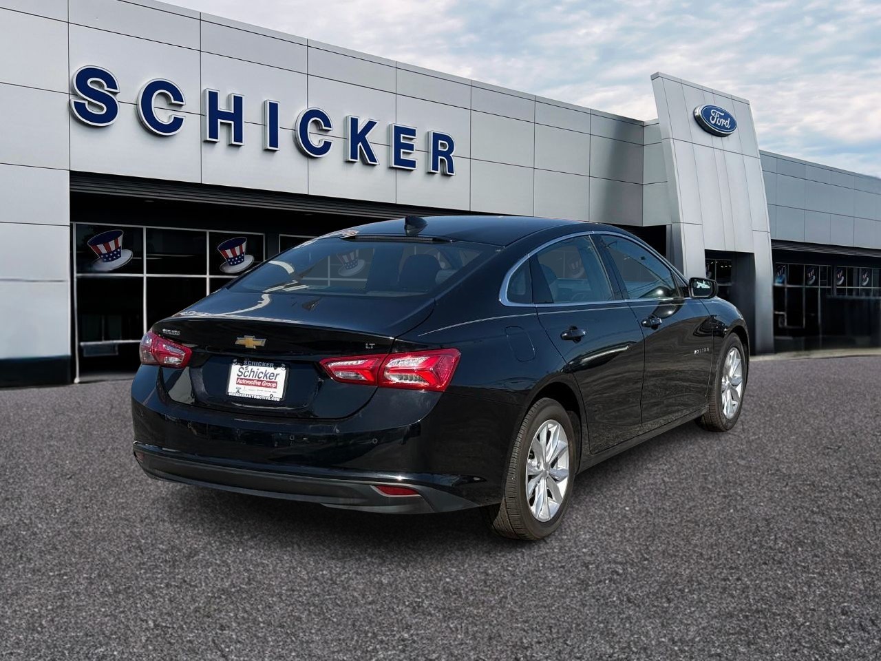 Chevrolet Malibu Vehicle Full-screen Gallery Image 02