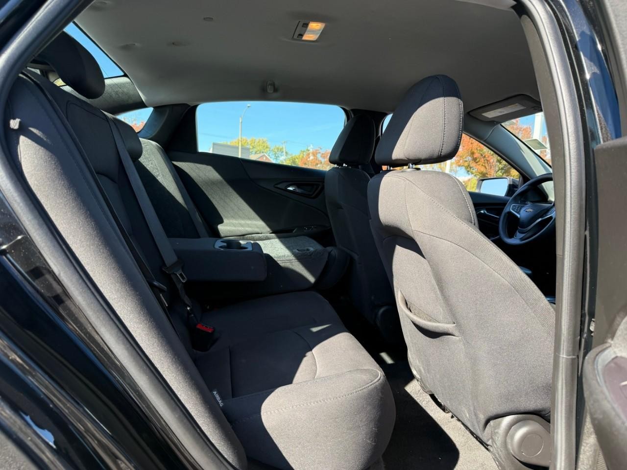 Chevrolet Malibu Vehicle Full-screen Gallery Image 05