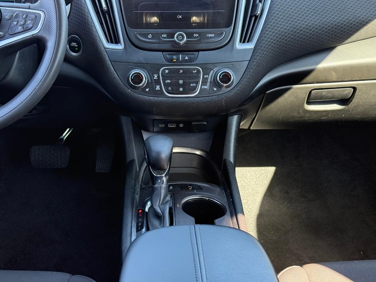 Chevrolet Malibu Vehicle Full-screen Gallery Image 09