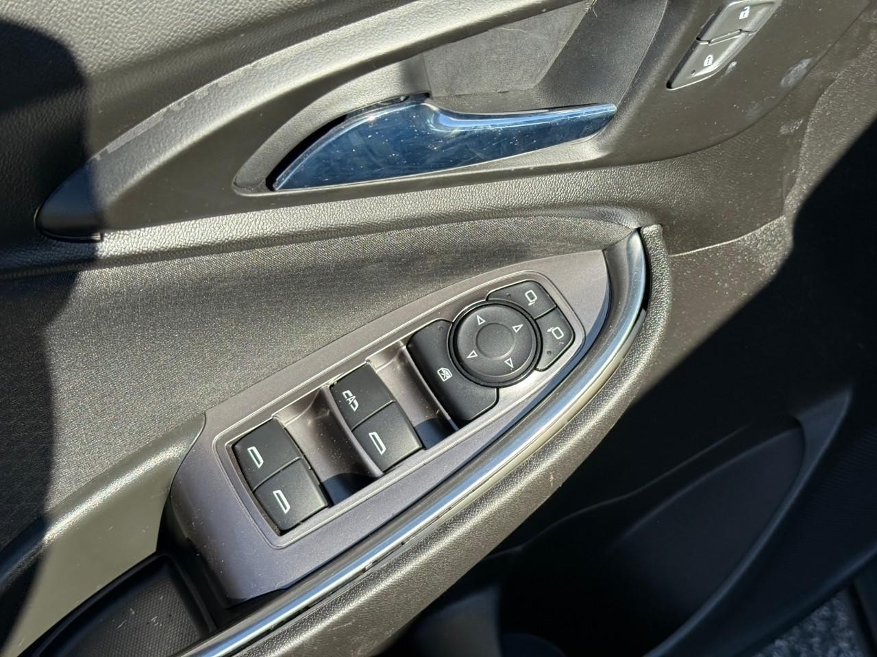 Chevrolet Malibu Vehicle Full-screen Gallery Image 11