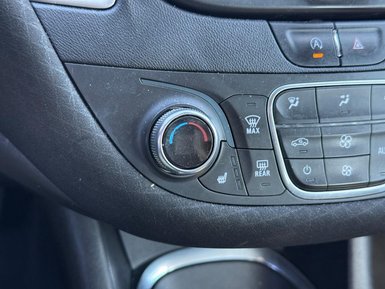 Chevrolet Malibu Vehicle Full-screen Gallery Image 17