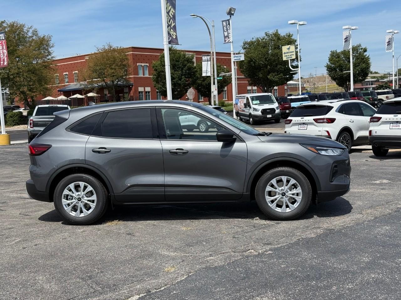 Ford Escape Vehicle Full-screen Gallery Image 02