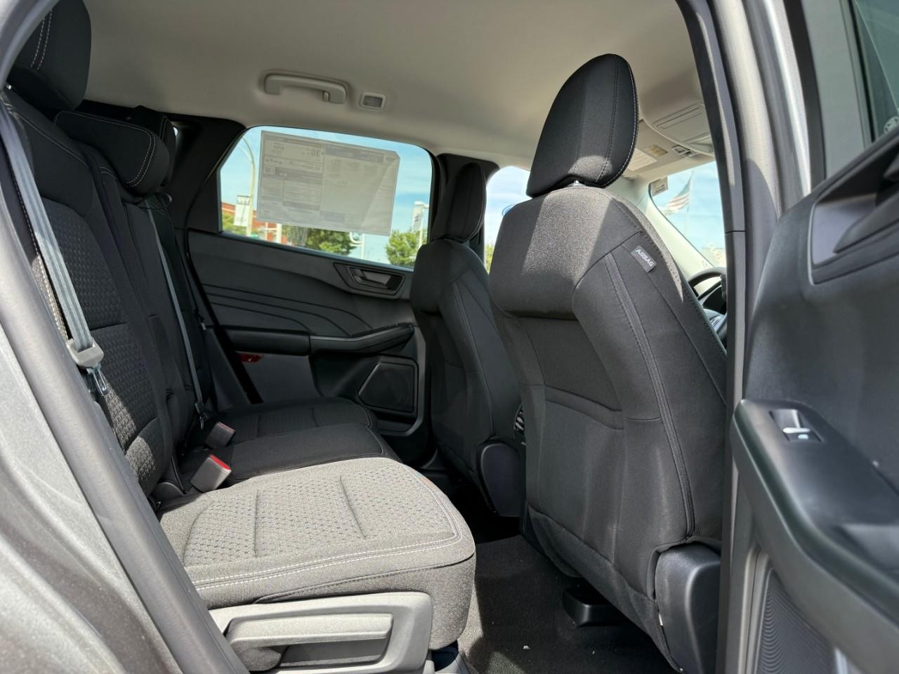 Ford Escape Vehicle Full-screen Gallery Image 05