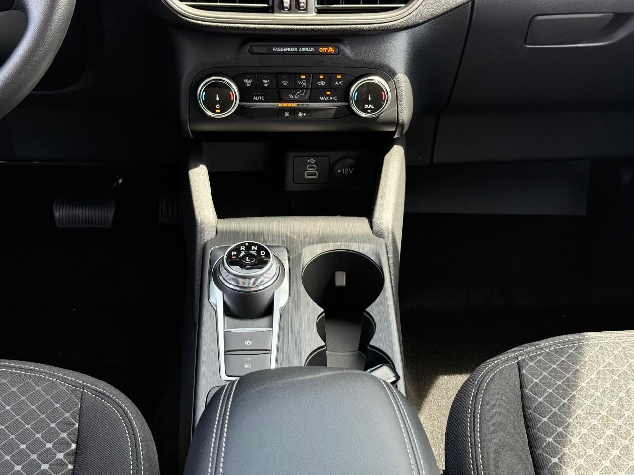 Ford Escape Vehicle Full-screen Gallery Image 10