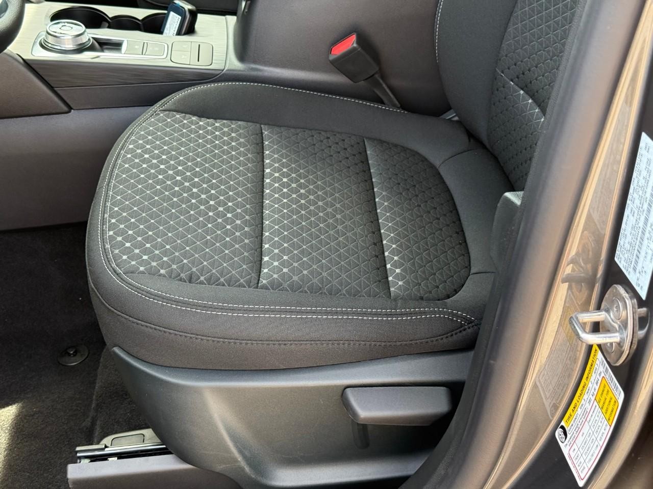 Ford Escape Vehicle Full-screen Gallery Image 12