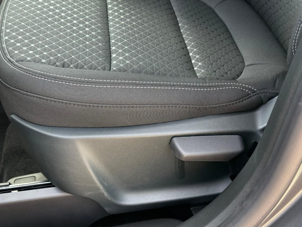 Ford Escape Vehicle Full-screen Gallery Image 13