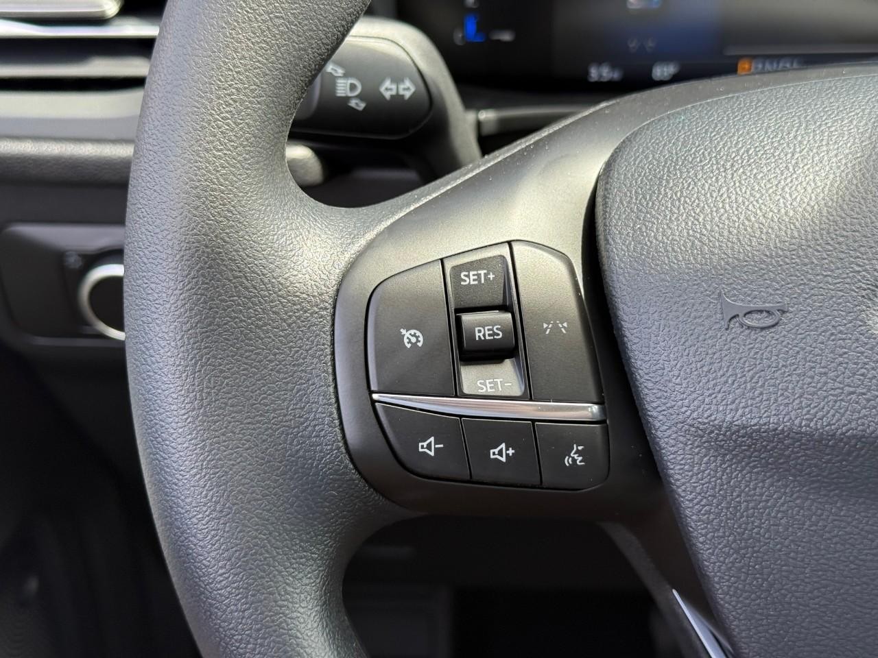 Ford Escape Vehicle Full-screen Gallery Image 14