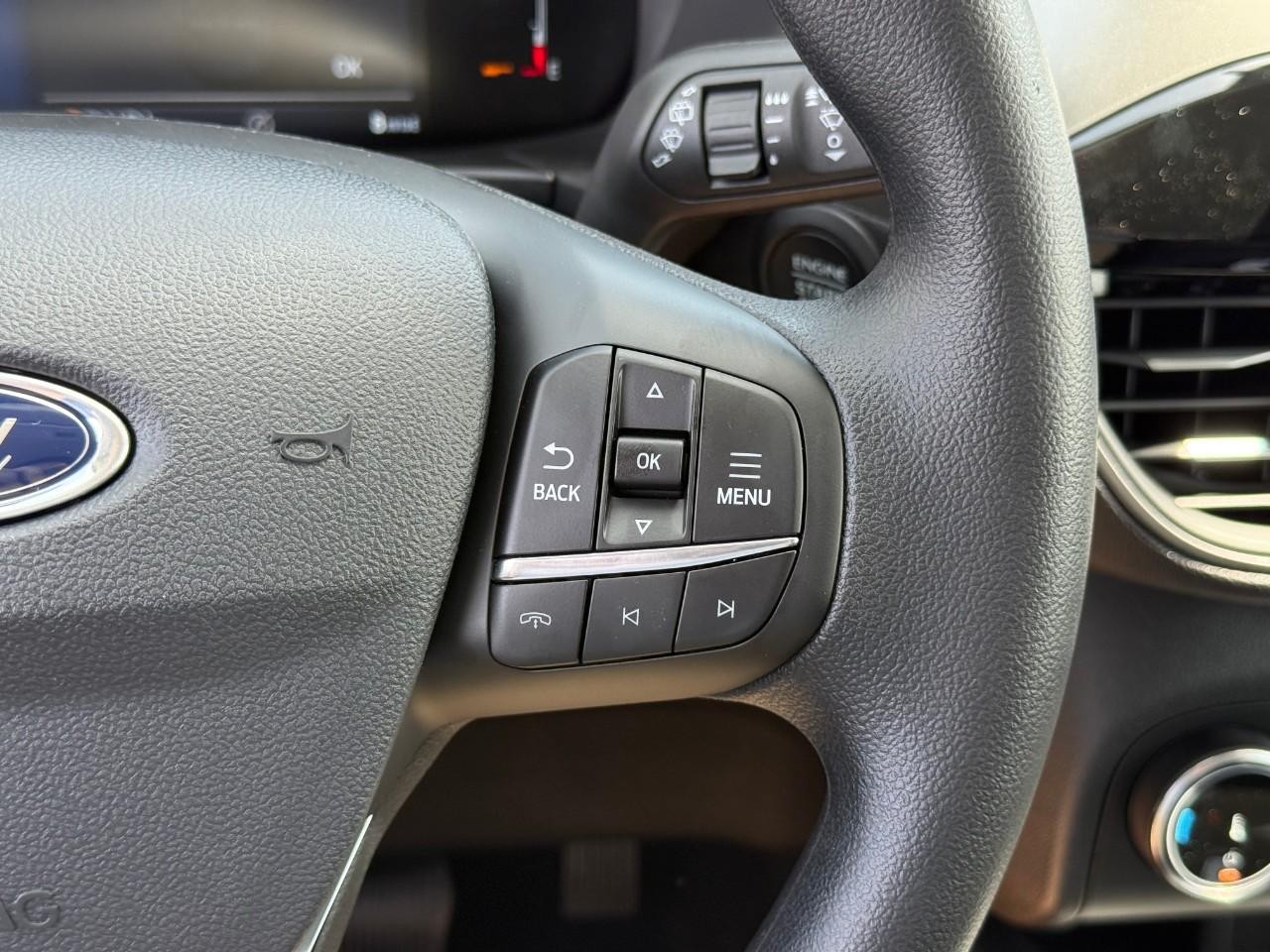 Ford Escape Vehicle Full-screen Gallery Image 15