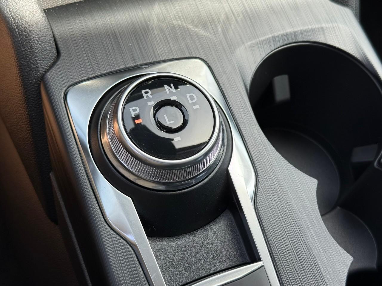 Ford Escape Vehicle Full-screen Gallery Image 16