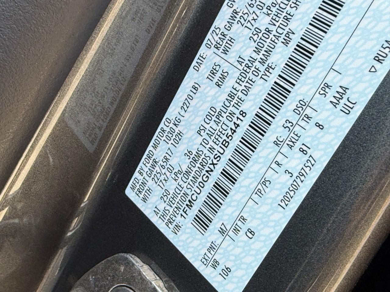 Ford Escape Vehicle Full-screen Gallery Image 18