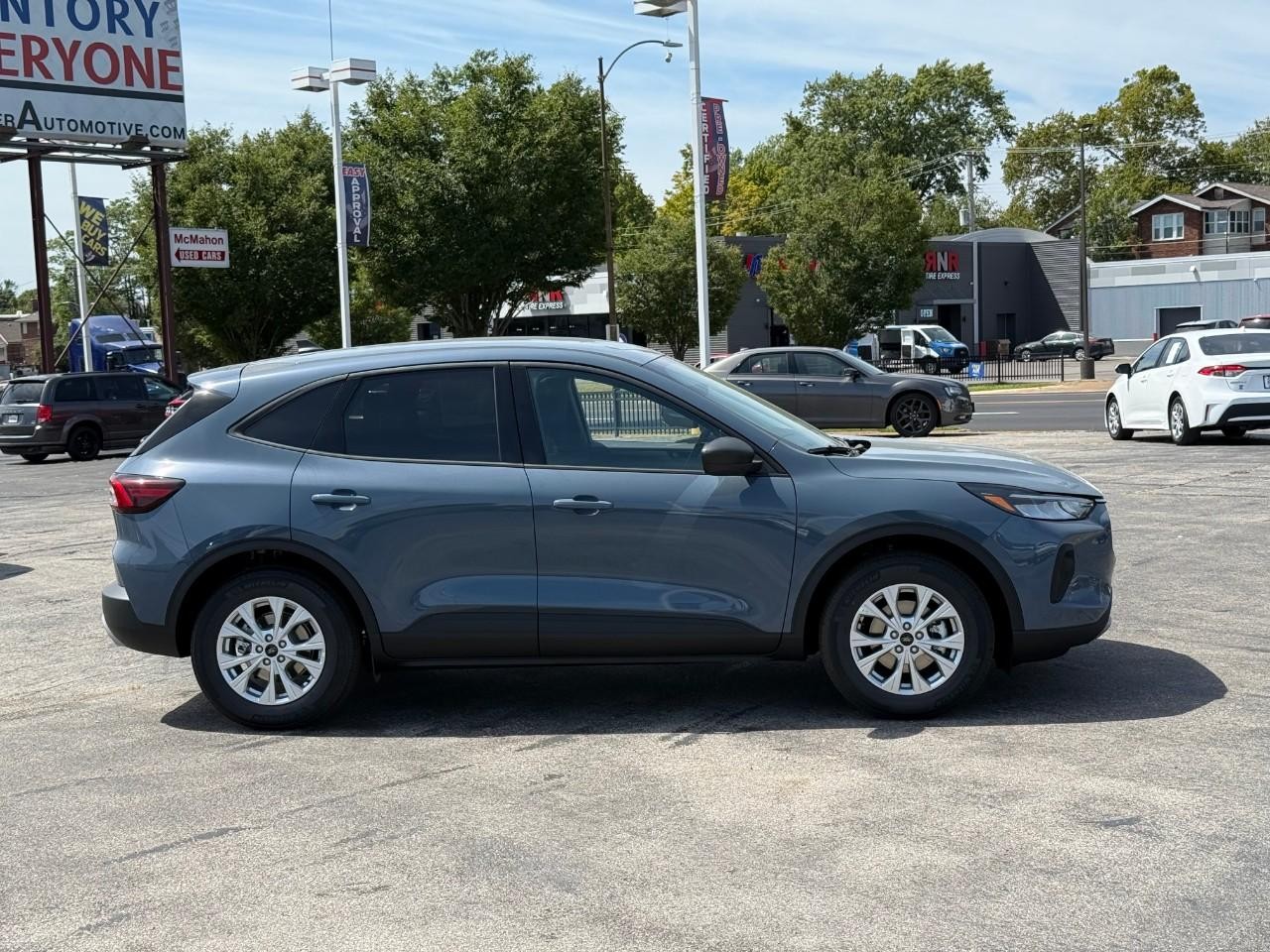 Ford Escape Vehicle Full-screen Gallery Image 02