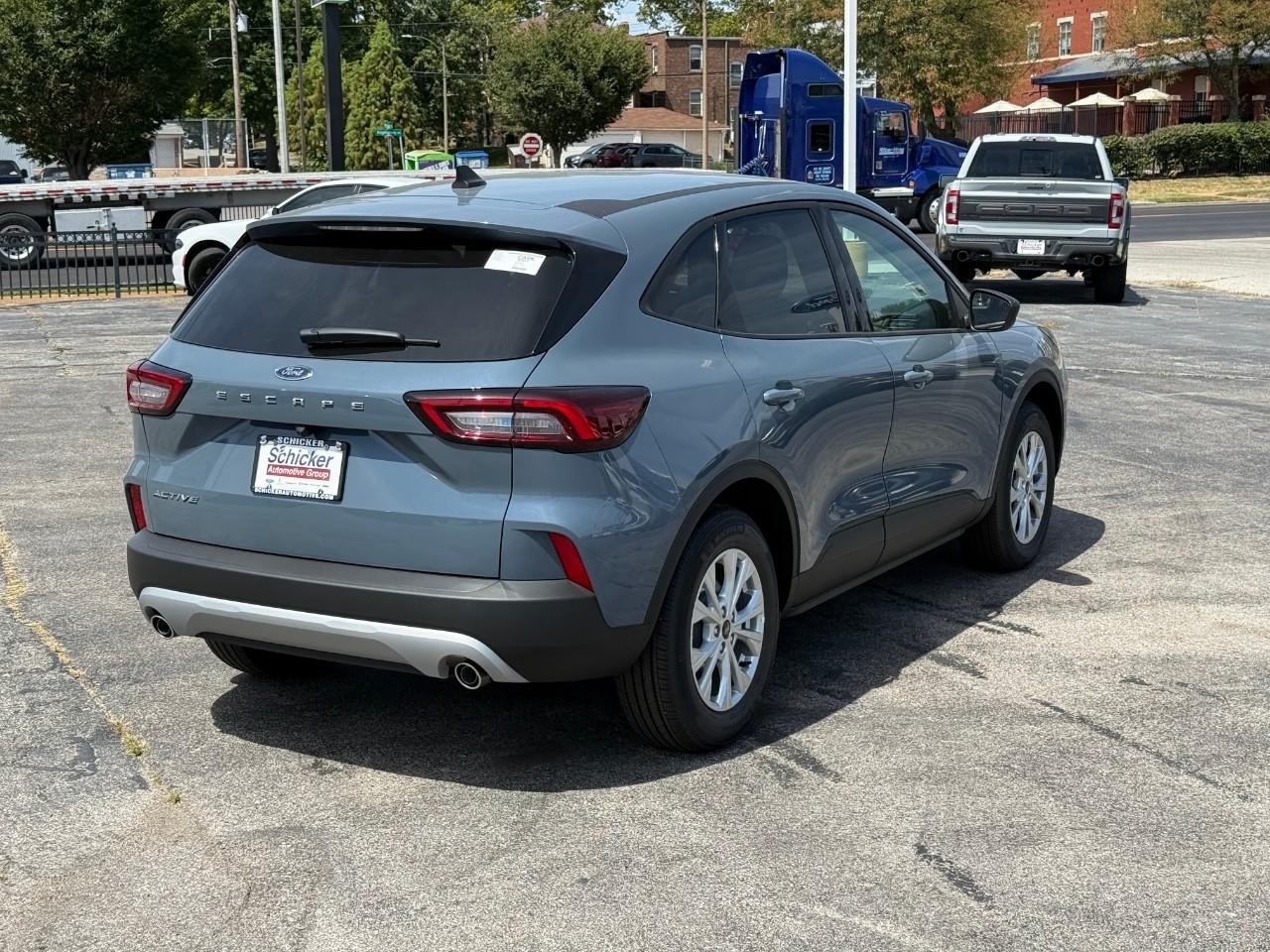 Ford Escape Vehicle Full-screen Gallery Image 03