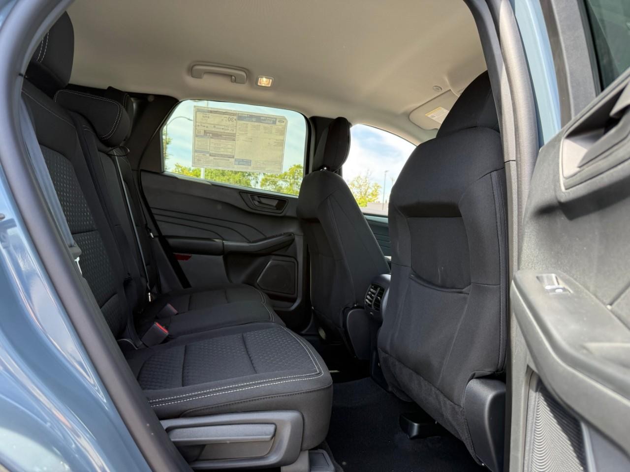 Ford Escape Vehicle Full-screen Gallery Image 05