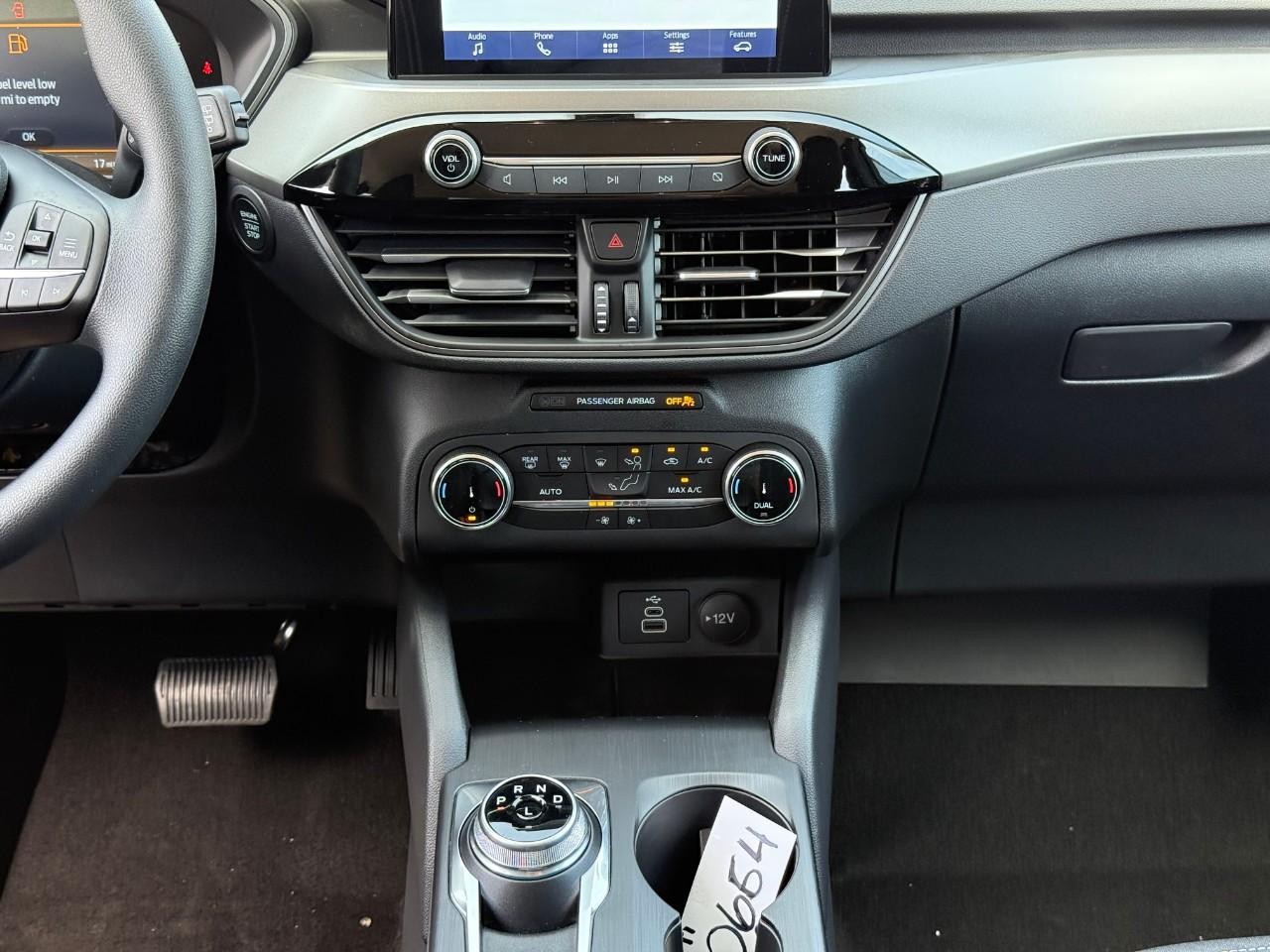 Ford Escape Vehicle Full-screen Gallery Image 09