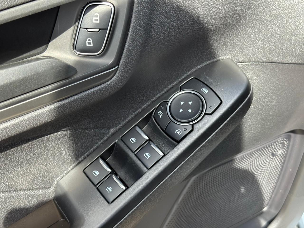 Ford Escape Vehicle Full-screen Gallery Image 12