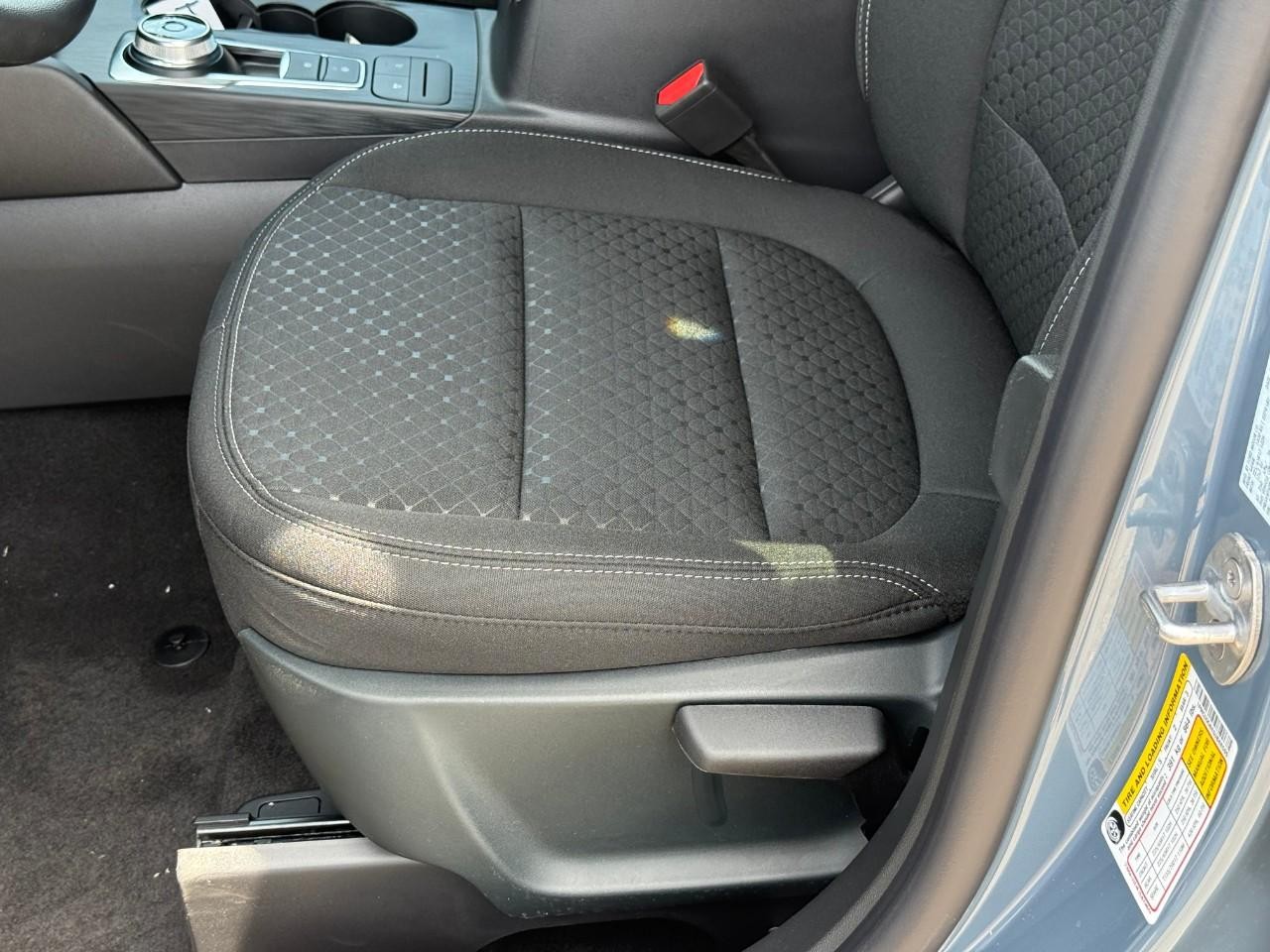 Ford Escape Vehicle Full-screen Gallery Image 13