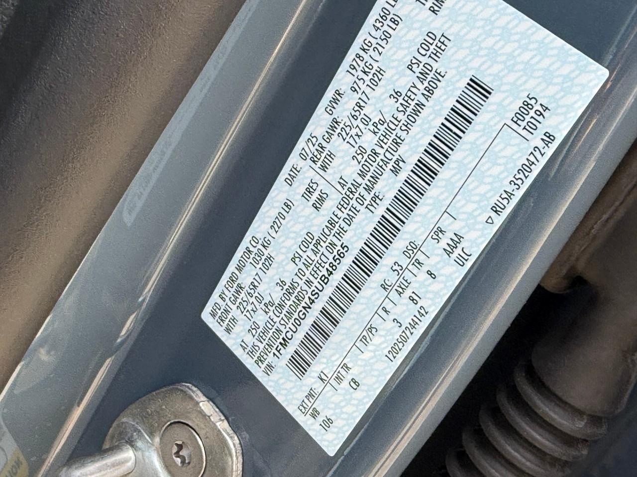 Ford Escape Vehicle Full-screen Gallery Image 15