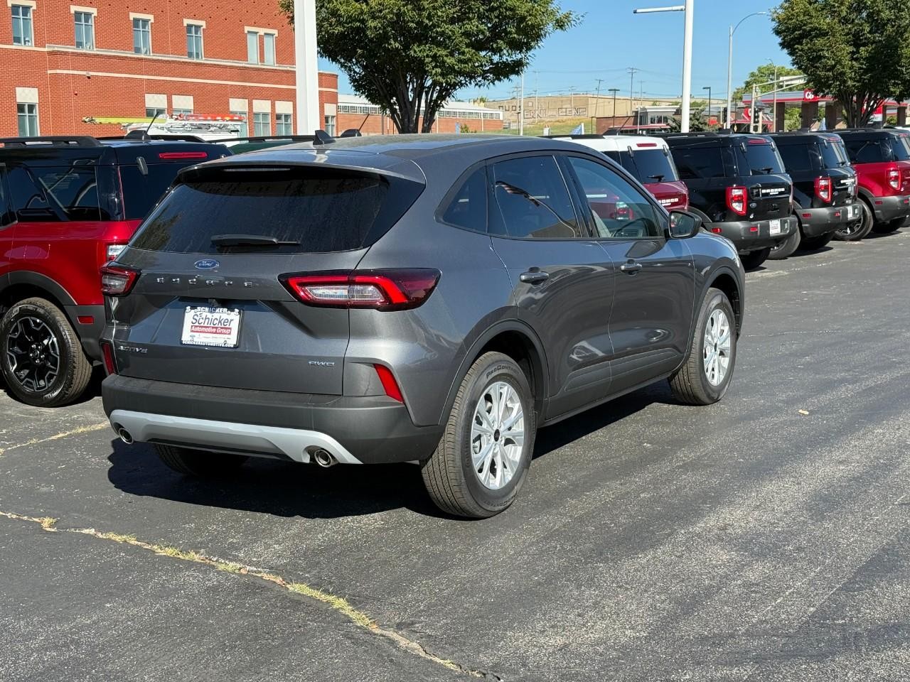 Ford Escape Vehicle Full-screen Gallery Image 03