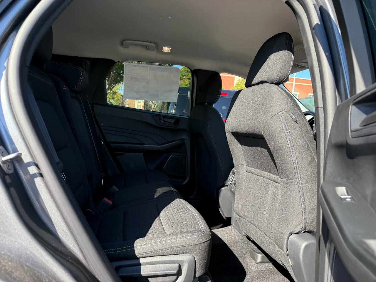 Ford Escape Vehicle Full-screen Gallery Image 05