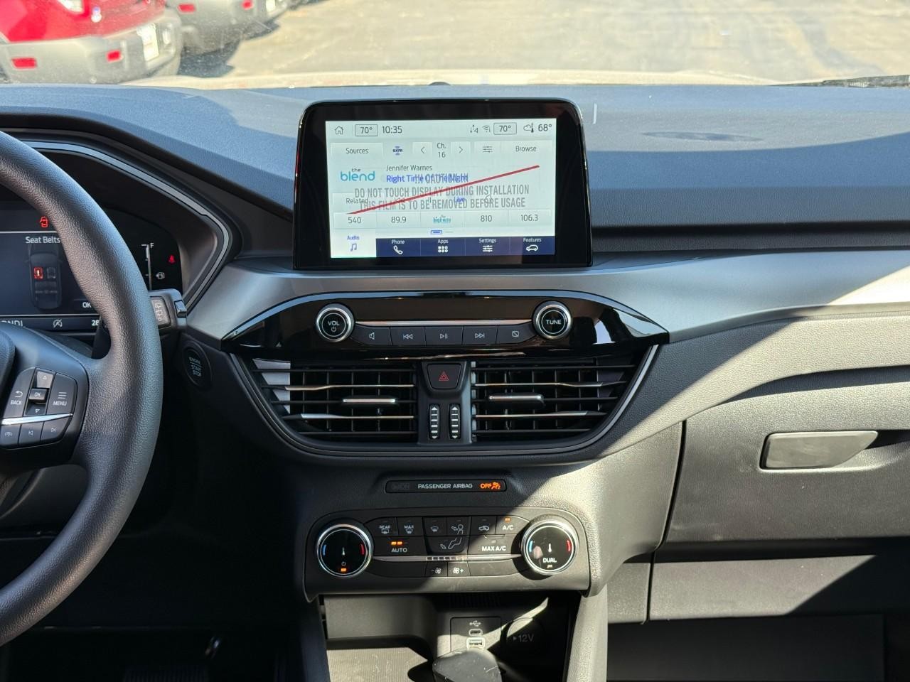 Ford Escape Vehicle Full-screen Gallery Image 08