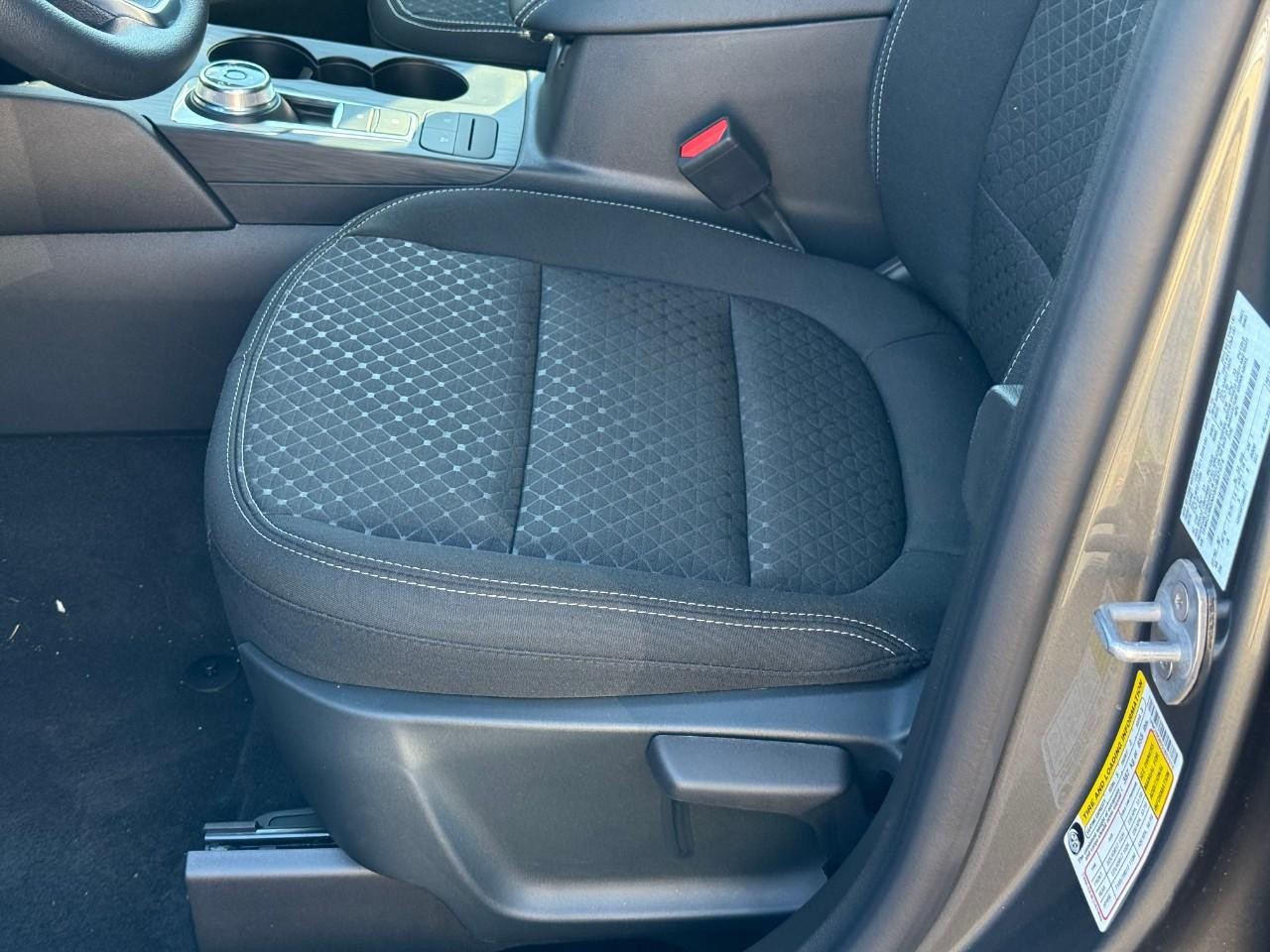 Ford Escape Vehicle Full-screen Gallery Image 11