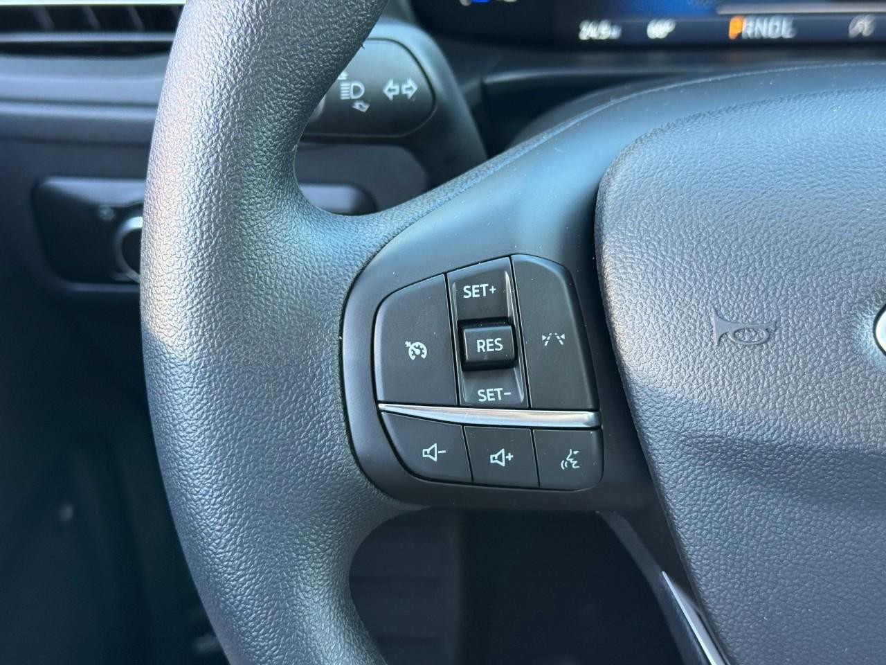 Ford Escape Vehicle Full-screen Gallery Image 12