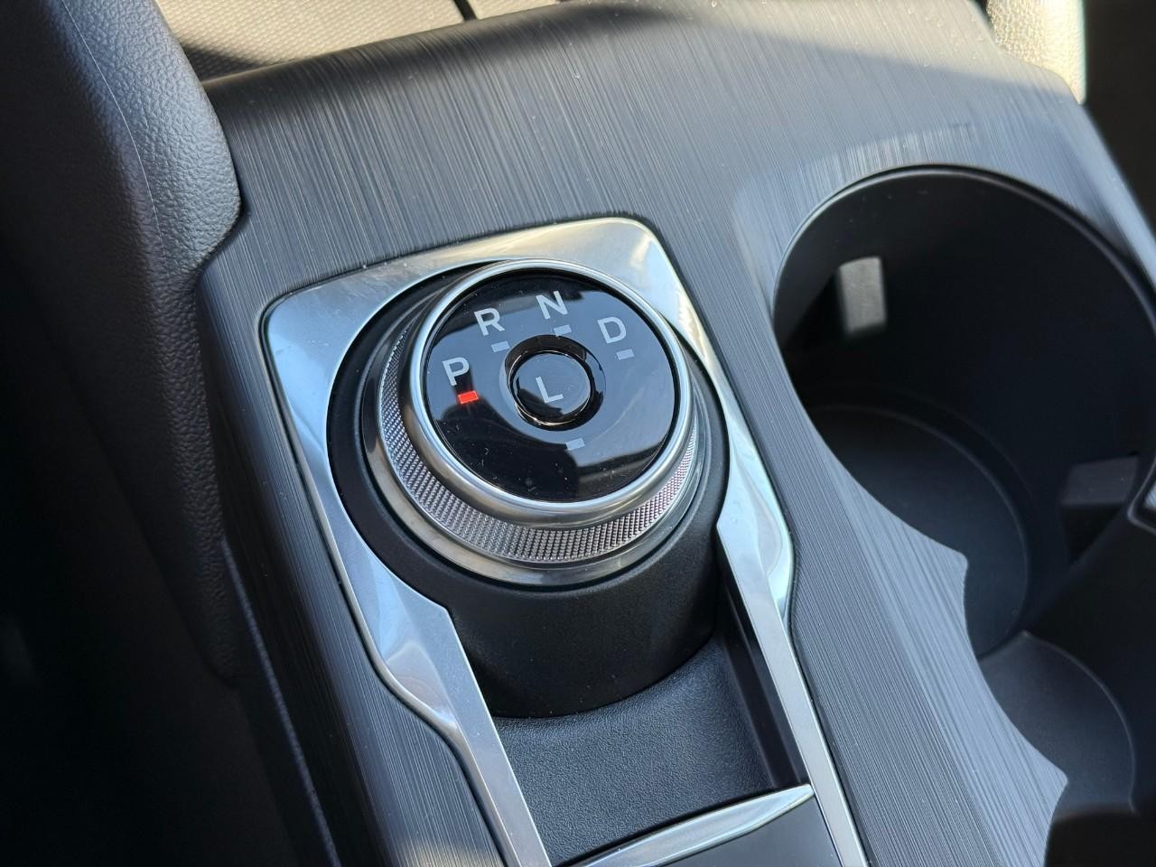 Ford Escape Vehicle Full-screen Gallery Image 14