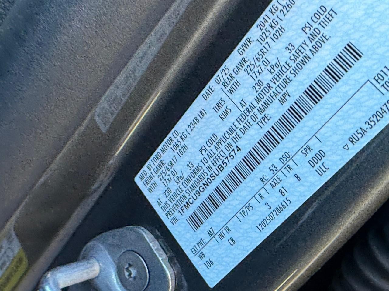 Ford Escape Vehicle Full-screen Gallery Image 17