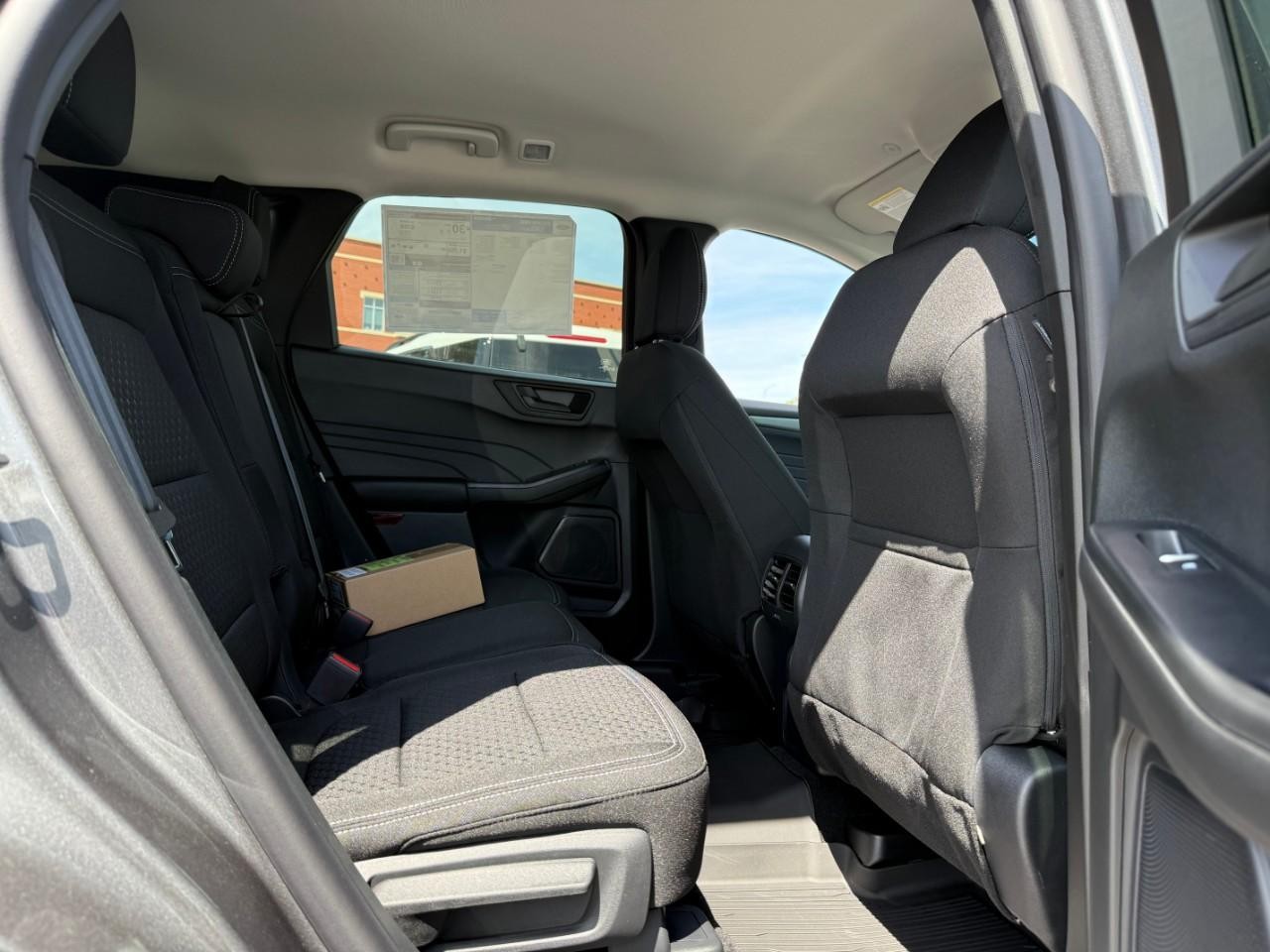 Ford Escape Vehicle Full-screen Gallery Image 05