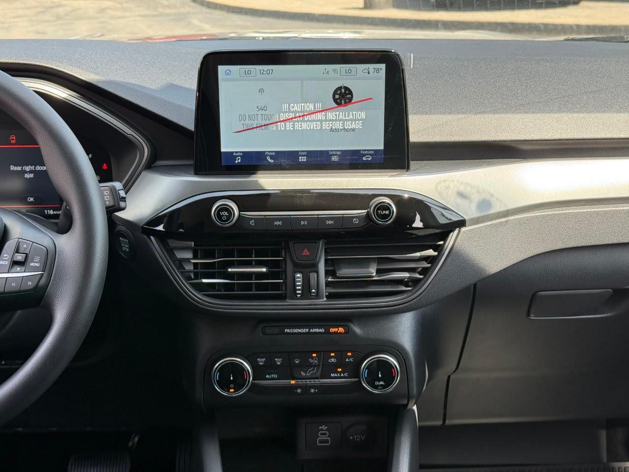 Ford Escape Vehicle Full-screen Gallery Image 08