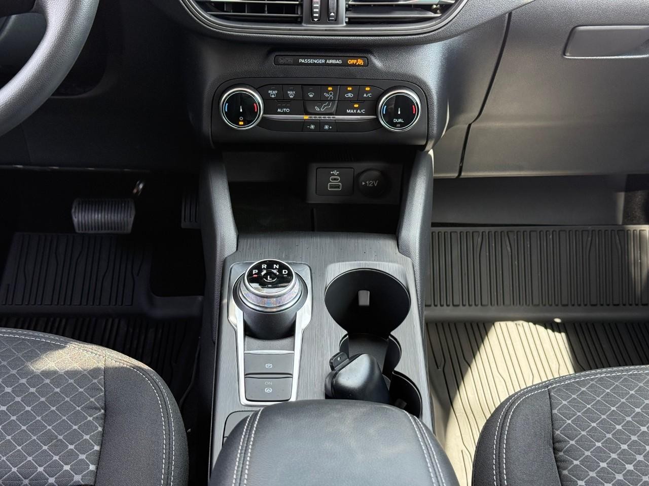 Ford Escape Vehicle Full-screen Gallery Image 09