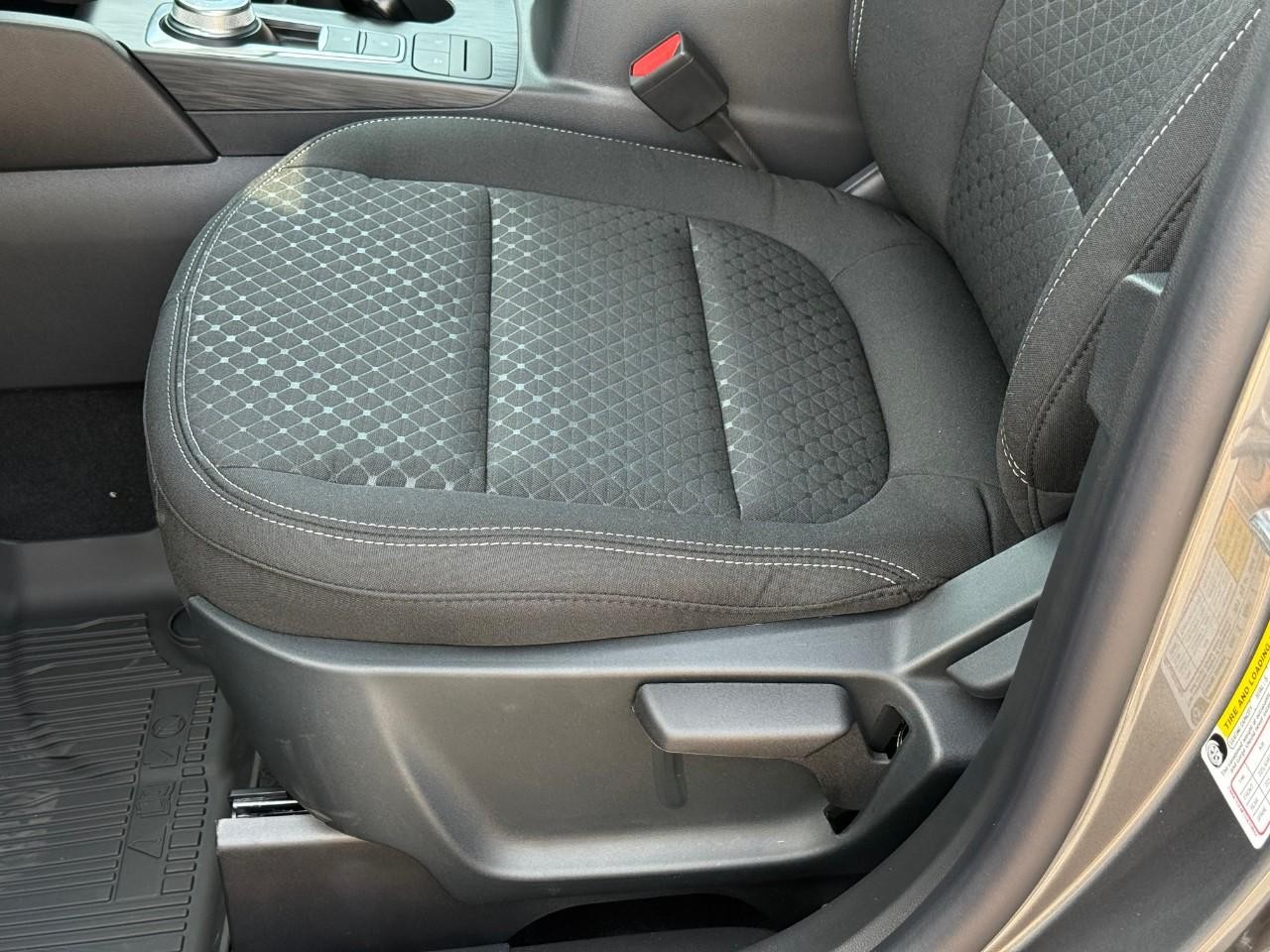 Ford Escape Vehicle Full-screen Gallery Image 12