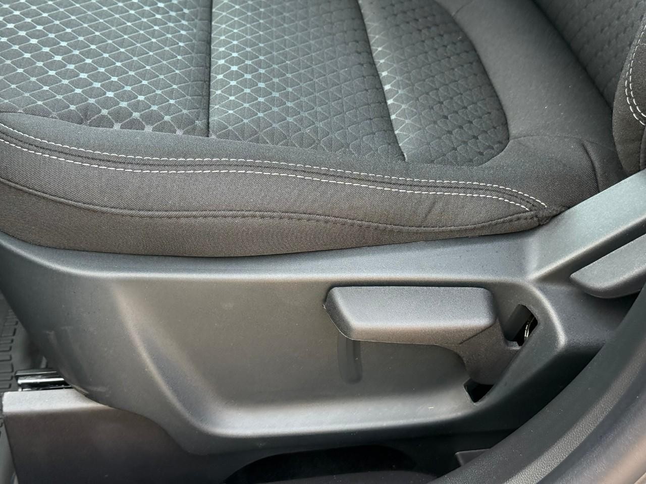 Ford Escape Vehicle Full-screen Gallery Image 13