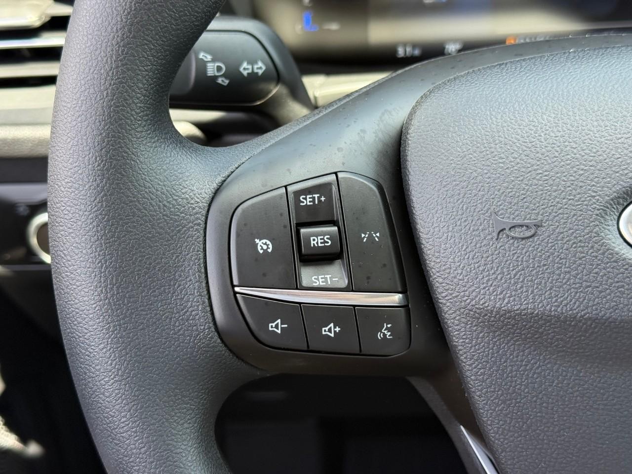 Ford Escape Vehicle Full-screen Gallery Image 15