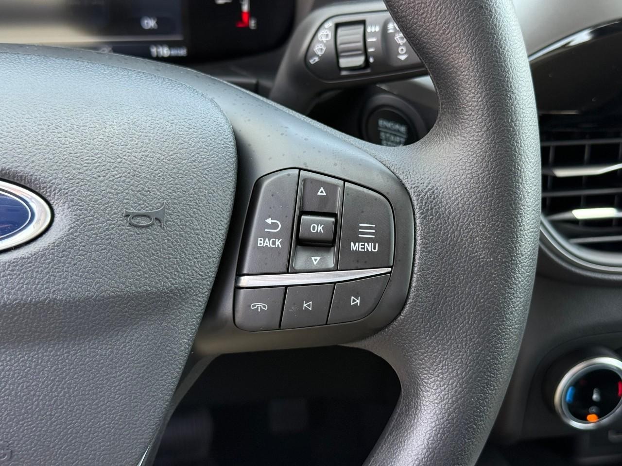 Ford Escape Vehicle Full-screen Gallery Image 16