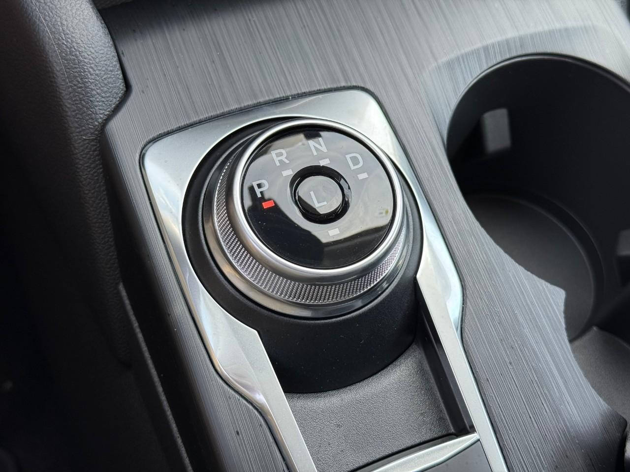 Ford Escape Vehicle Full-screen Gallery Image 17