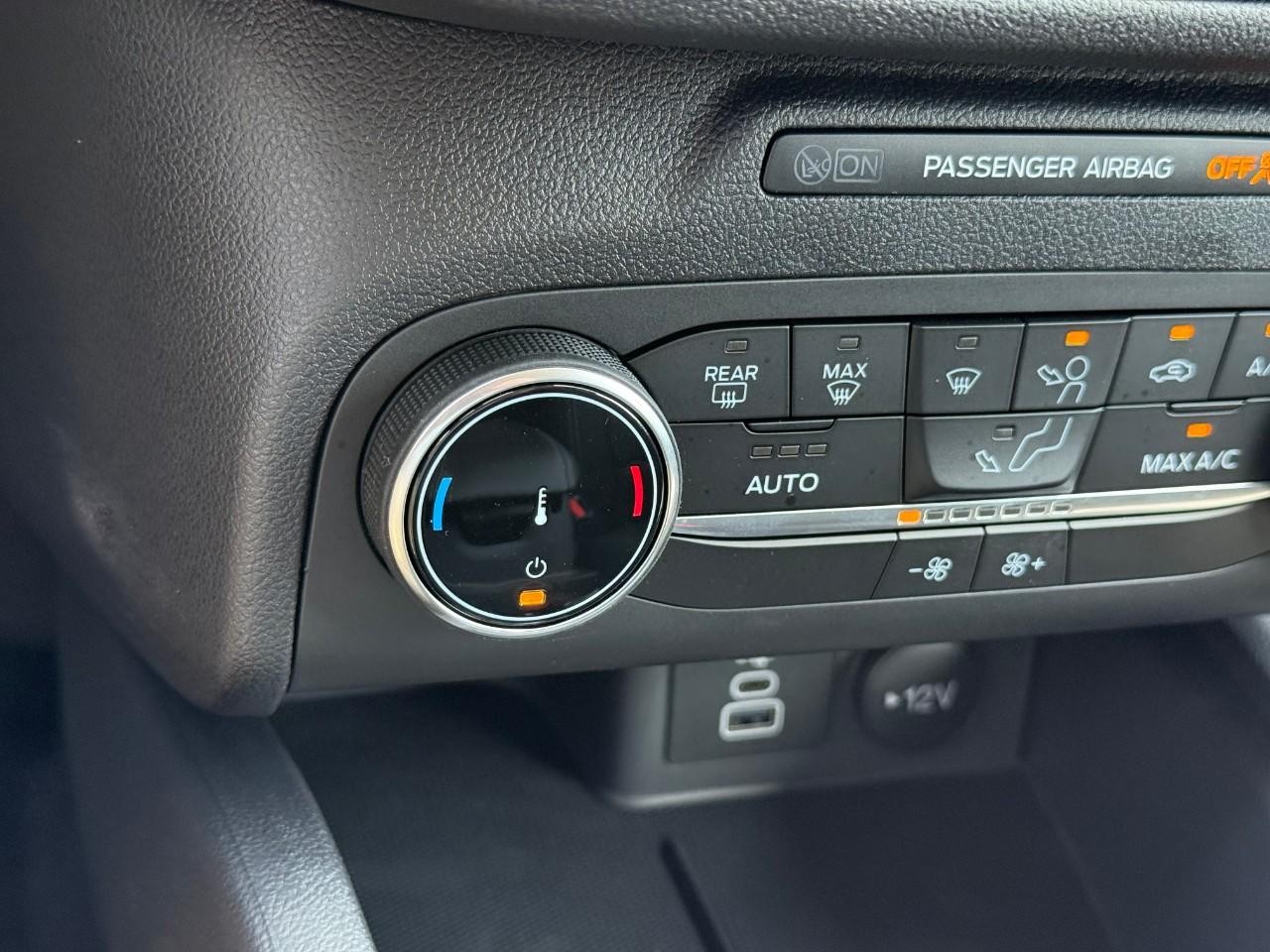 Ford Escape Vehicle Full-screen Gallery Image 18