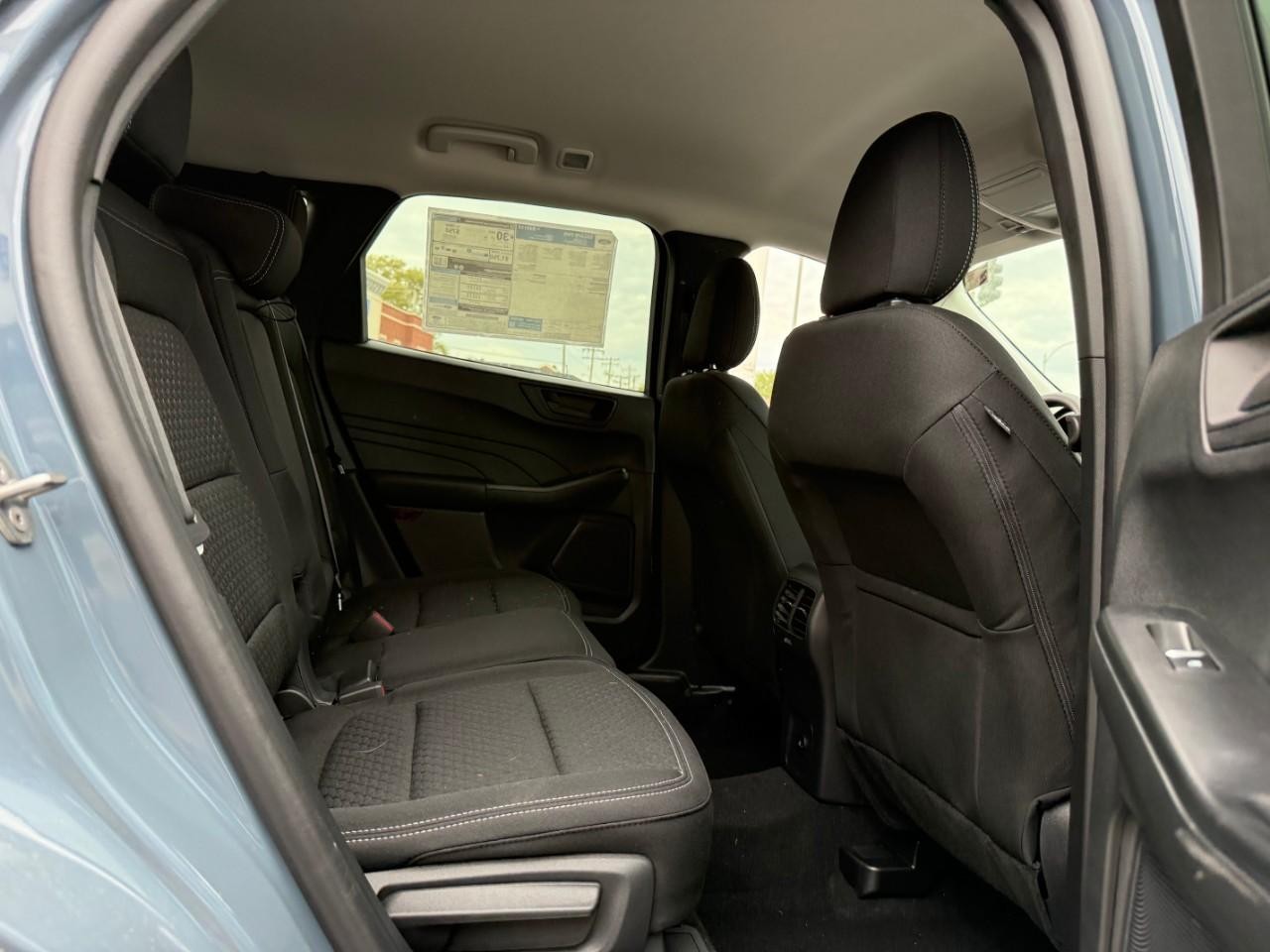 Ford Escape Vehicle Full-screen Gallery Image 05