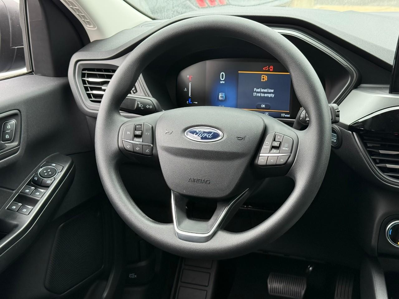 Ford Escape Vehicle Full-screen Gallery Image 07
