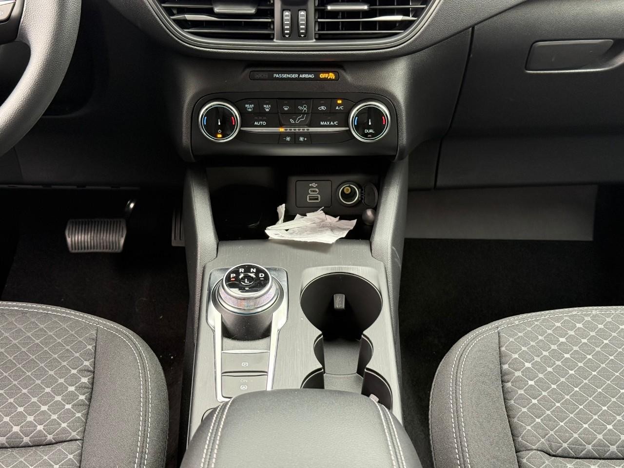 Ford Escape Vehicle Full-screen Gallery Image 10