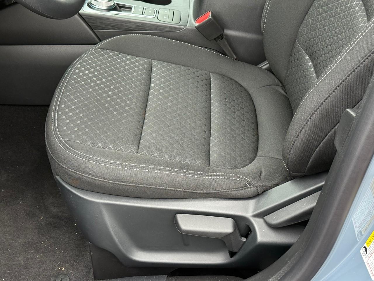 Ford Escape Vehicle Full-screen Gallery Image 12