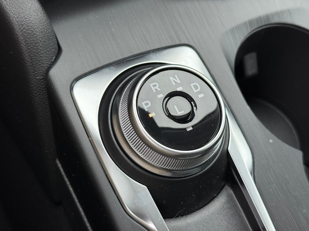 Ford Escape Vehicle Full-screen Gallery Image 13