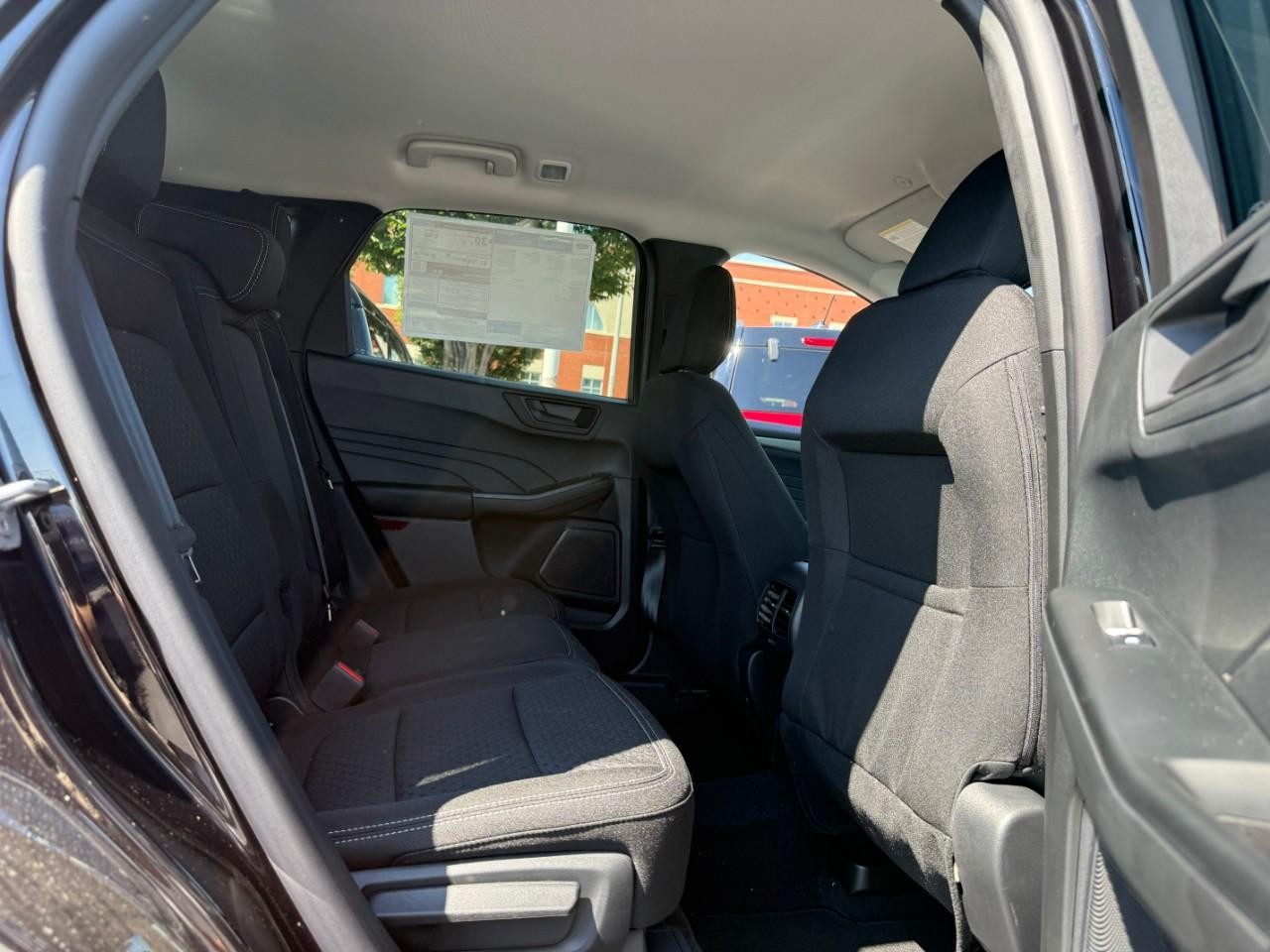 Ford Escape Vehicle Full-screen Gallery Image 05