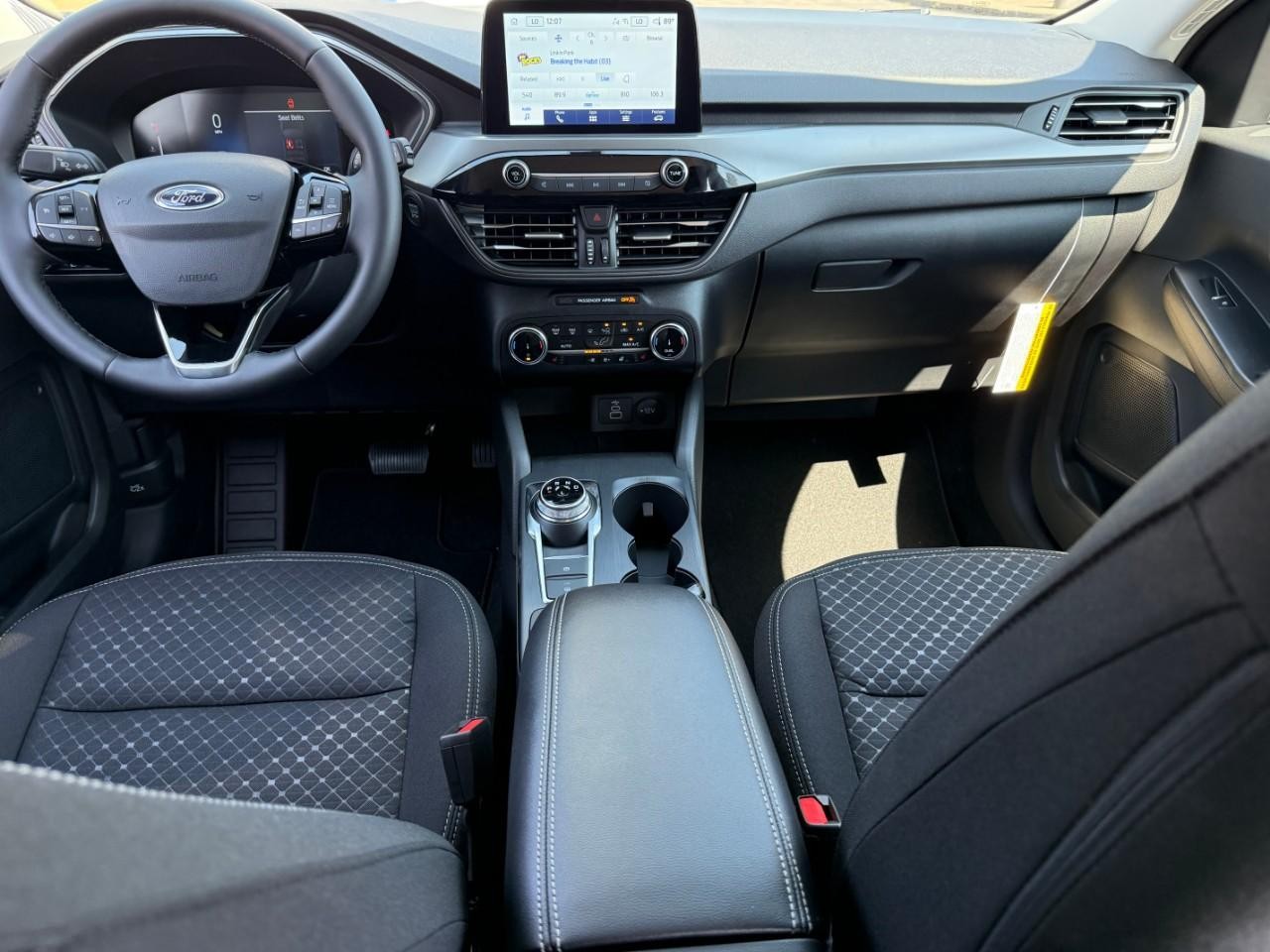 Ford Escape Vehicle Full-screen Gallery Image 06