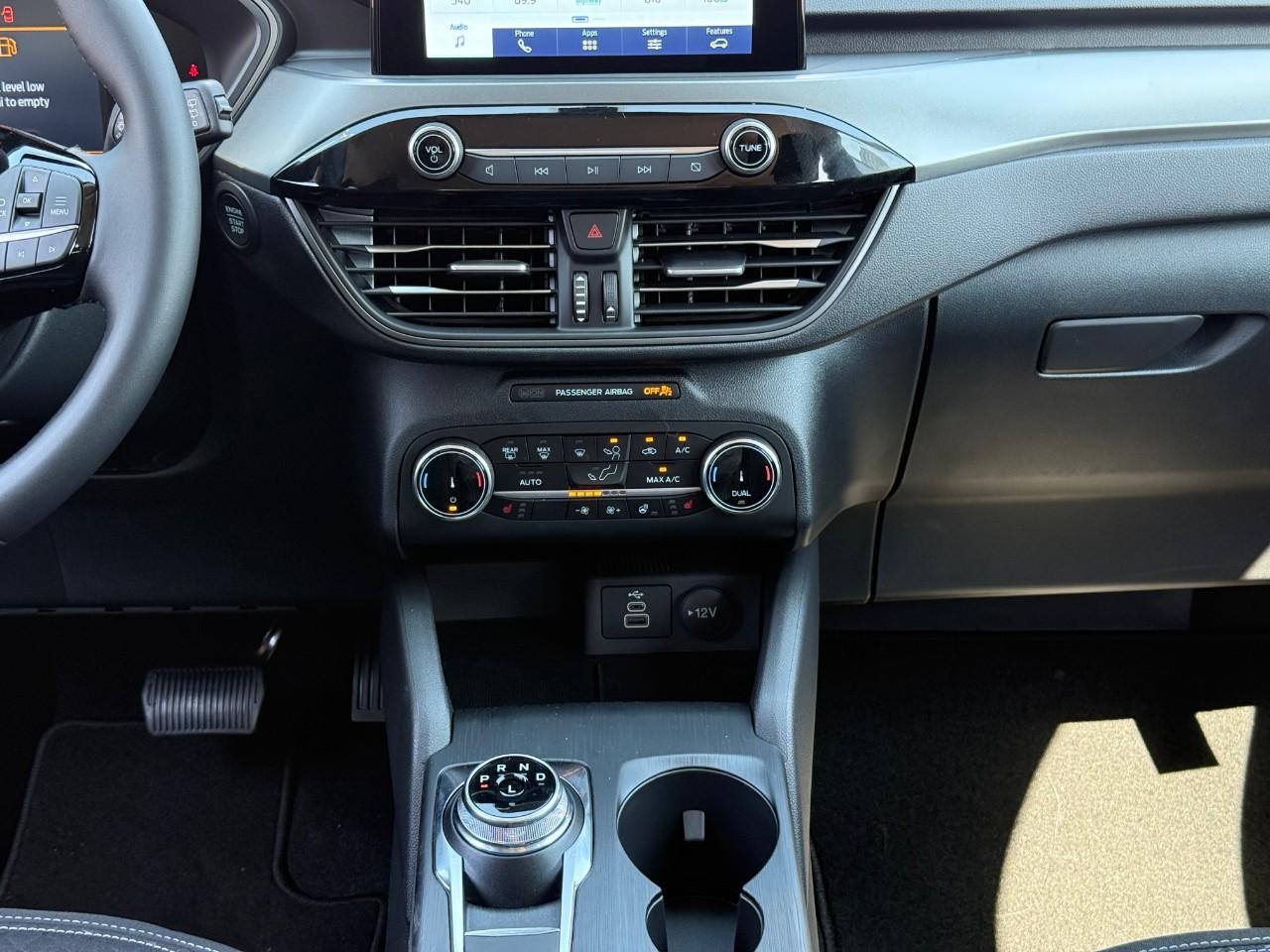 Ford Escape Vehicle Full-screen Gallery Image 09