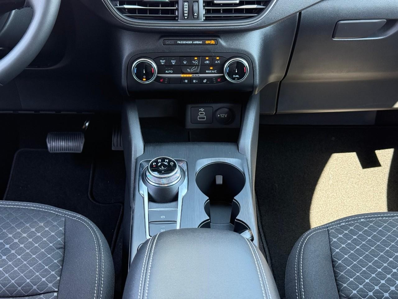 Ford Escape Vehicle Full-screen Gallery Image 10