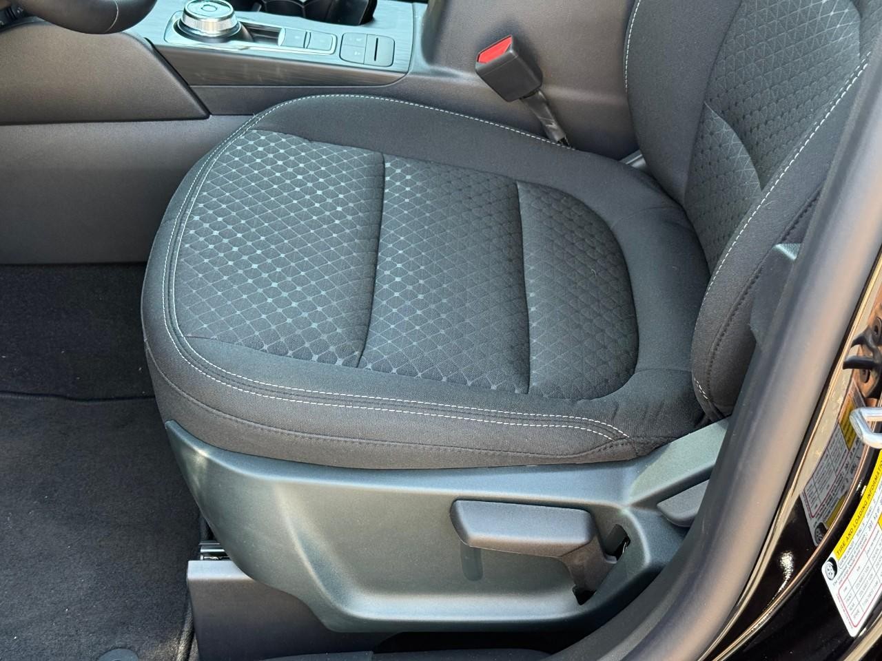 Ford Escape Vehicle Full-screen Gallery Image 12